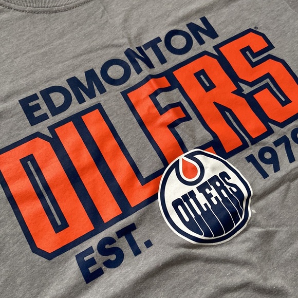 Edmonton oilers tank - Picture 2 of 3